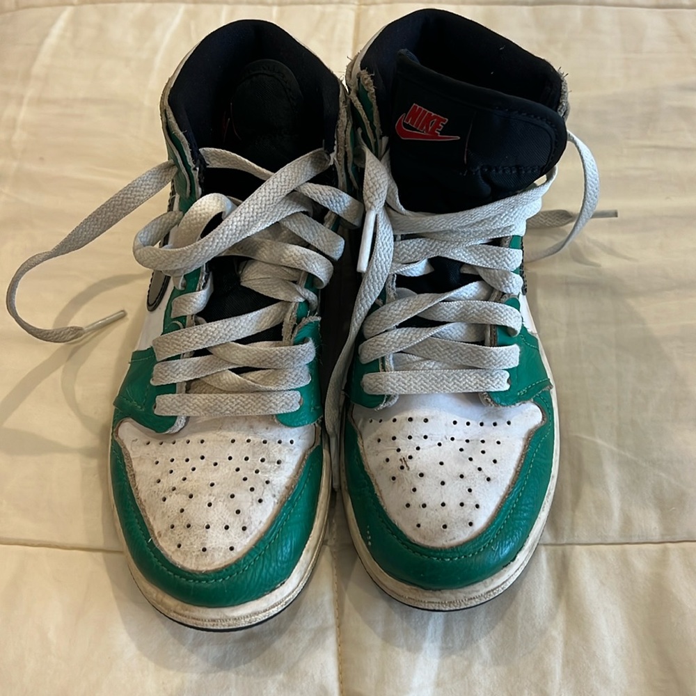 Kids Jordan 1 “lucky green” - worn but good condition. Box included.